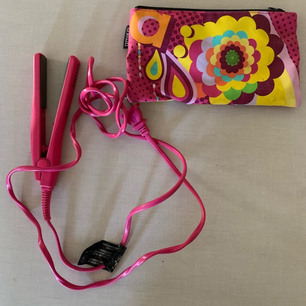 Amika mini flat iron